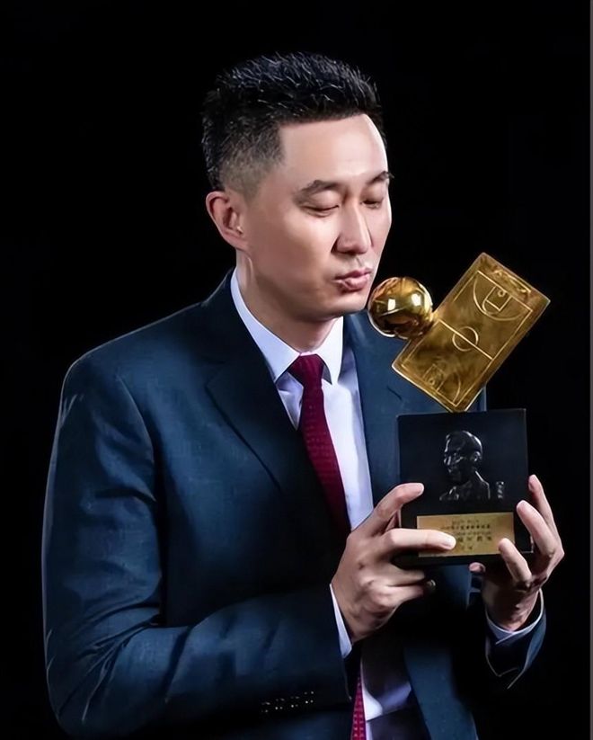 硬刚球迷!34岁内马尔世界杯后首秀双响 2万人前发扑克牌:继续喷