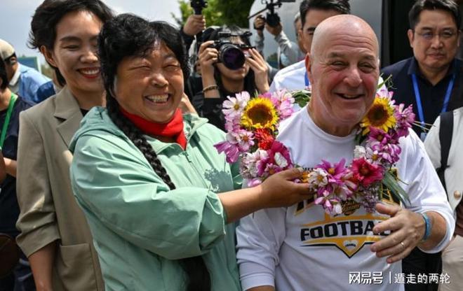 广东男篮大洗牌!三人彻底退出培养,天赋小将闹心态遭交易