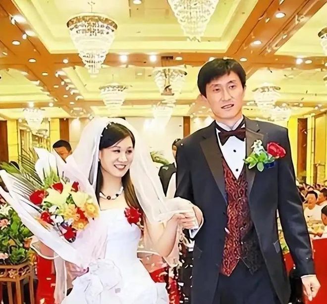 硬刚球迷!34岁内马尔世界杯后首秀双响 2万人前发扑克牌:继续喷